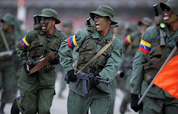 Hərbçilər Madurodan qaçır